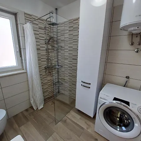 Valux Apartman *